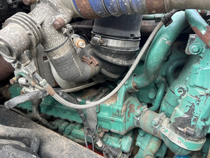 2009-volvo-10-image-39