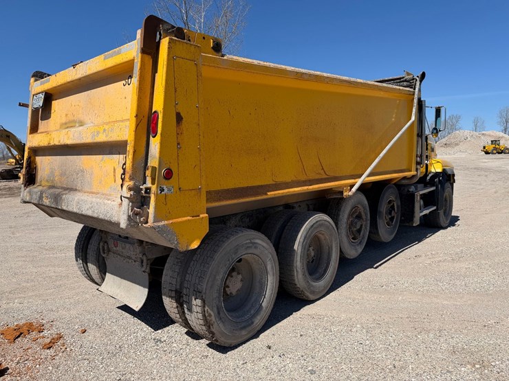 1995-mack-cl713-image-5