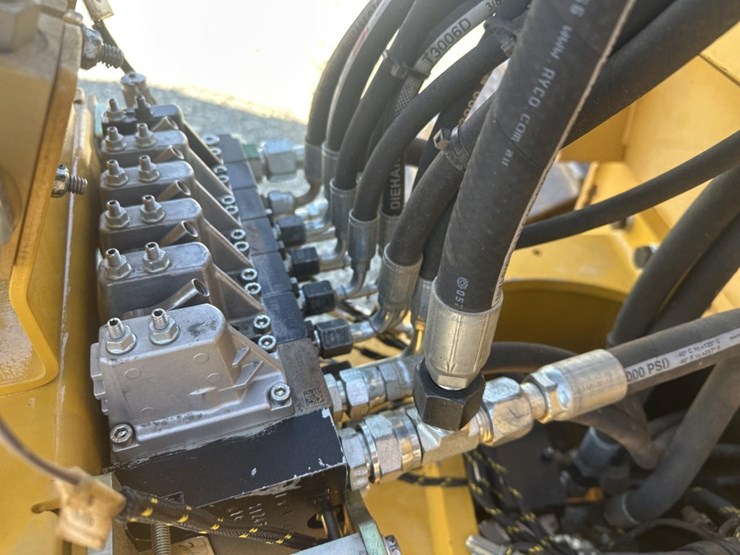 2014-deere-450j-image-28