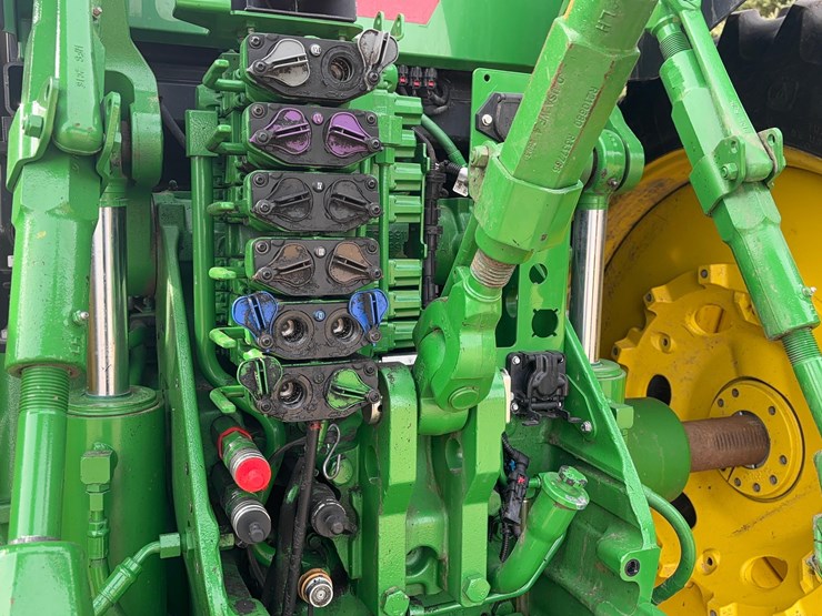 2022-john-deere-8r-370-image-15