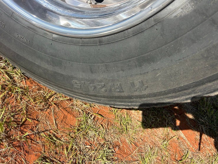 2012-peterbilt-386-image-11