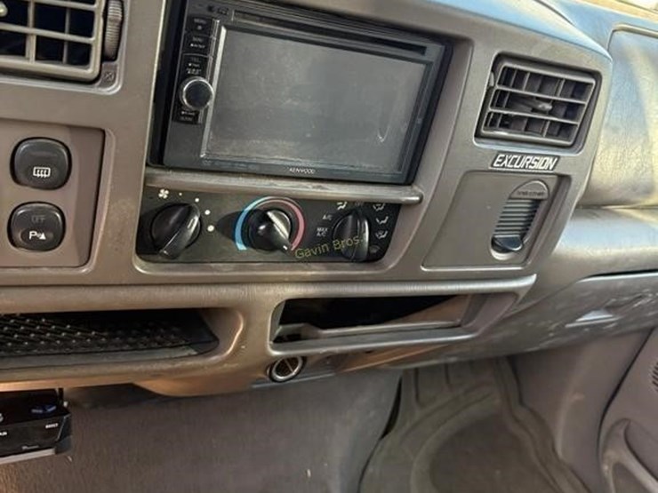 2001-ford-excursion-image-9