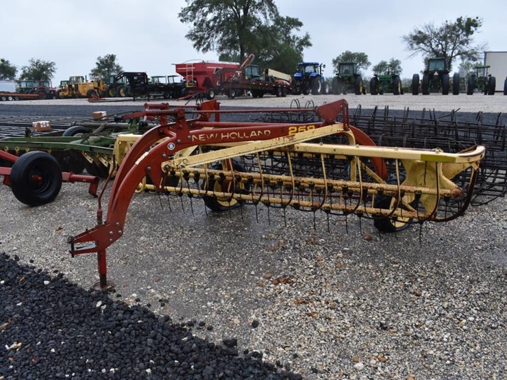 new-holland-258-image-1