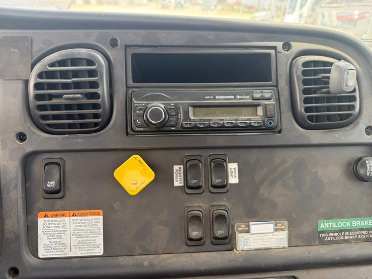 #1174-•-2015-freightliner-cab-and-chassis-image-58