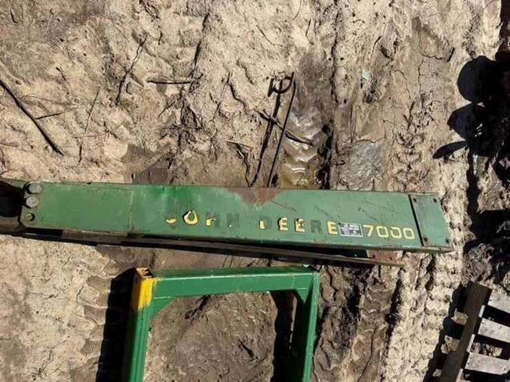 john-deere-7000-image-1