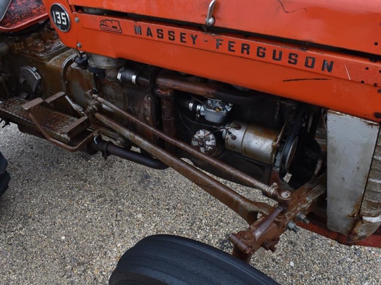 massey-ferguson-135-image-4