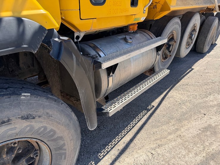 1995-mack-cl713-image-11