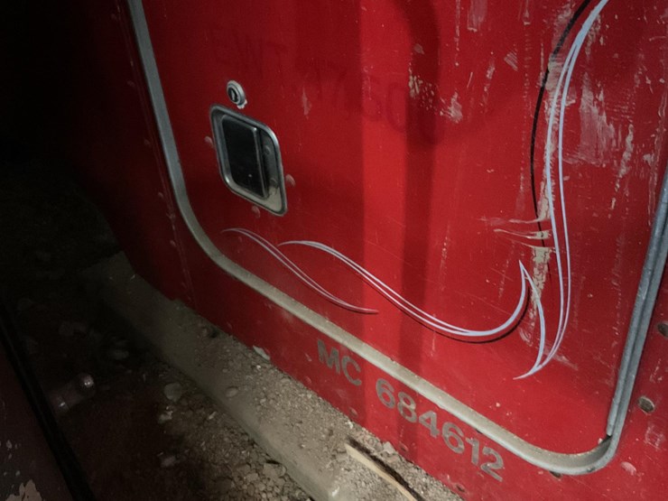 peterbilt-377-image-5