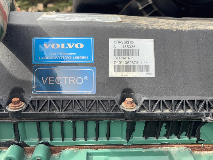 2015-volvo-vnl-semi-image-14