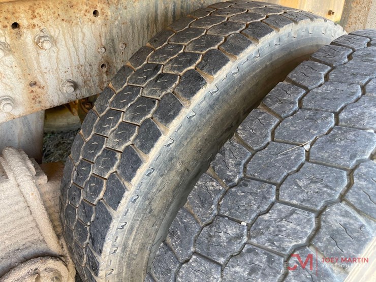 1996-mack-rd688s-image-13