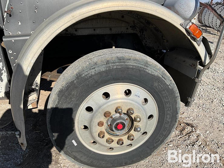 1976-peterbilt-359-image-15