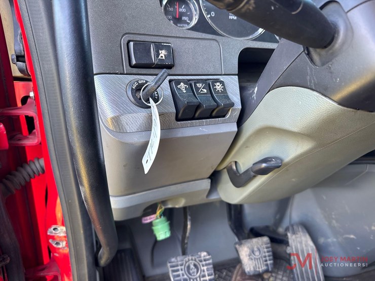 2017-kenworth-t880-image-44