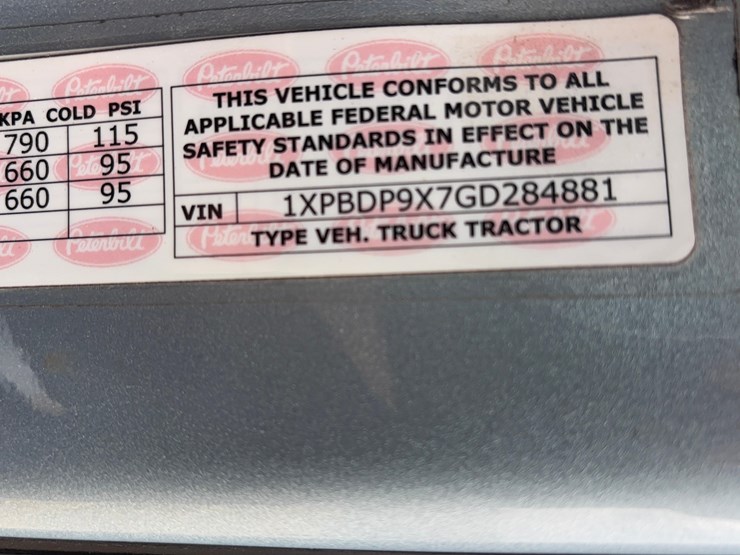 2015-peterbilt-579-image-21