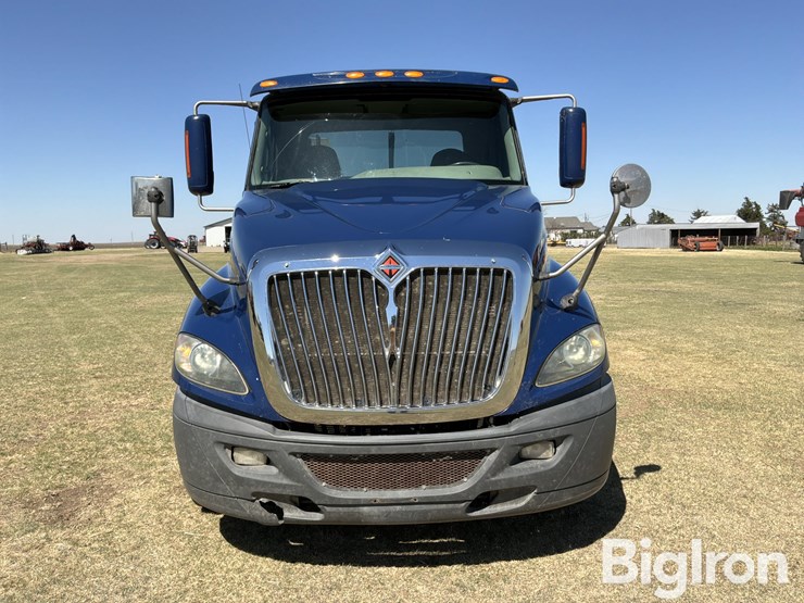 2010-international-prostar-image-2
