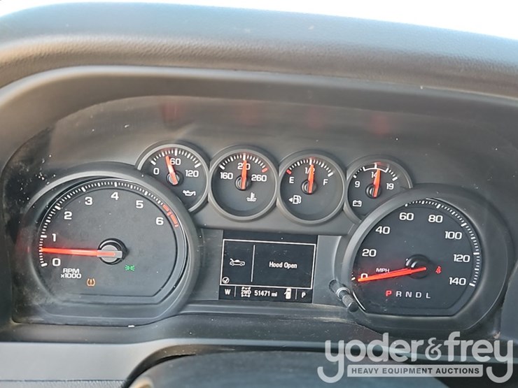 2022-chevrolet-2500hd-image-31