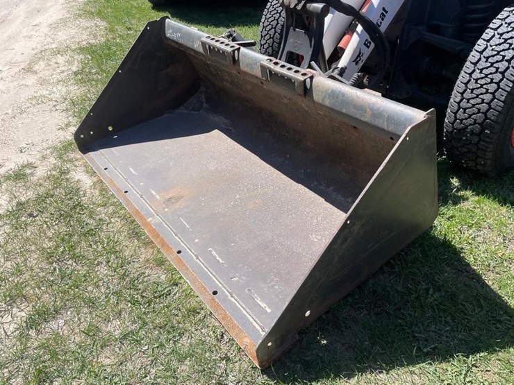 2014-bobcat-toolcat-5600-image-3