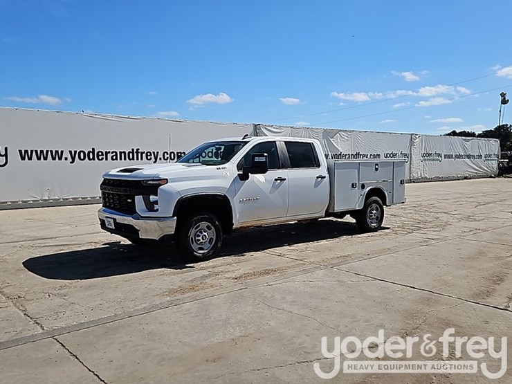 2022-chevrolet-2500hd-image-2