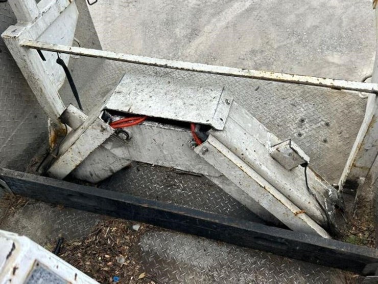 2004-freightliner-fl80-image-66