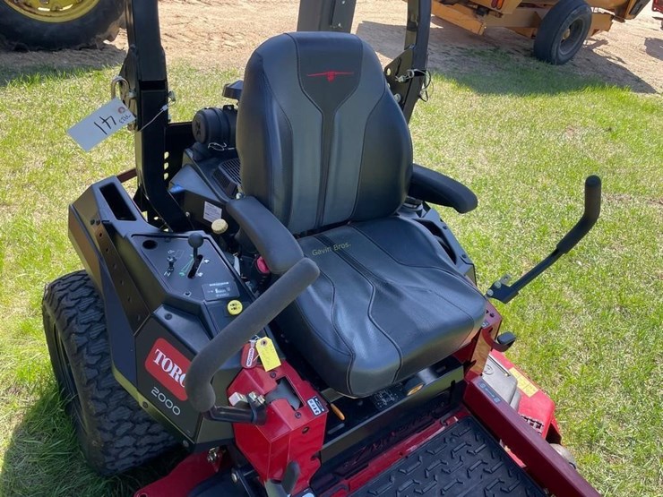 toro-z-master-2000-zero-turn-mower-image-9