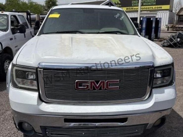 2009-gmc-sierra-2500hd-image-2