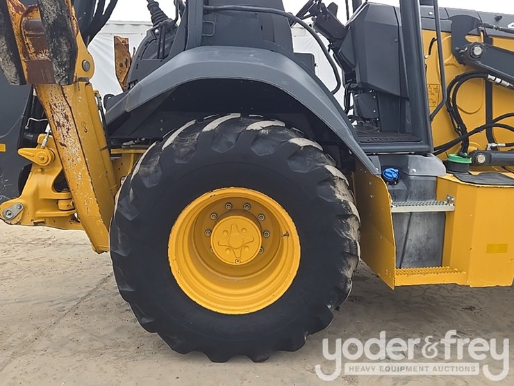2021-deere-410l-image-19