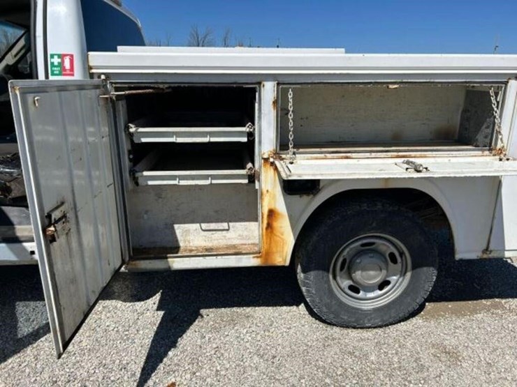 2010-ford-f250-xl-image-30