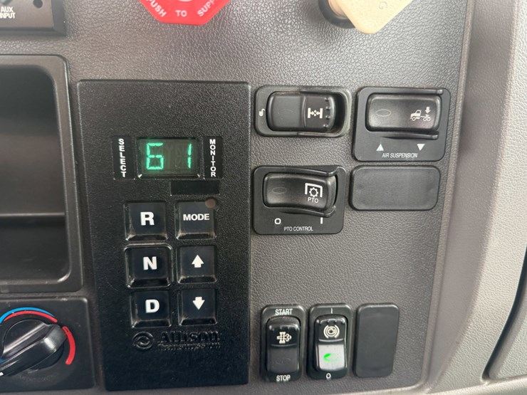 2012-peterbilt-337-image-11