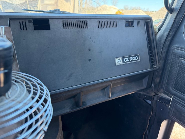 1995-mack-cl713-image-60