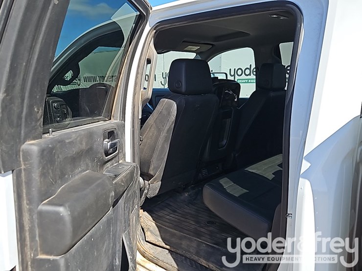 2022-chevrolet-2500hd-image-23