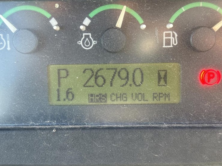 2014-deere-450j-image-45