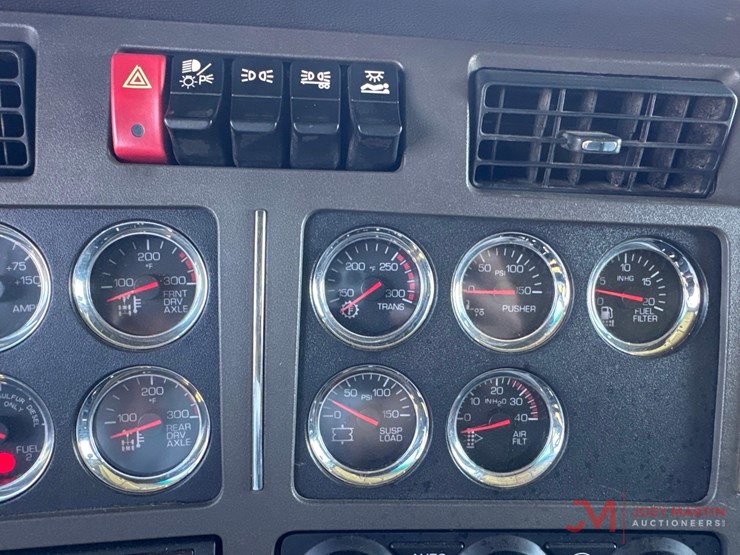 2017-kenworth-t880-image-42