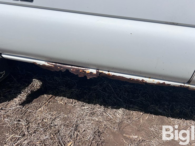 2004-chevrolet-silverado-2500-image-16