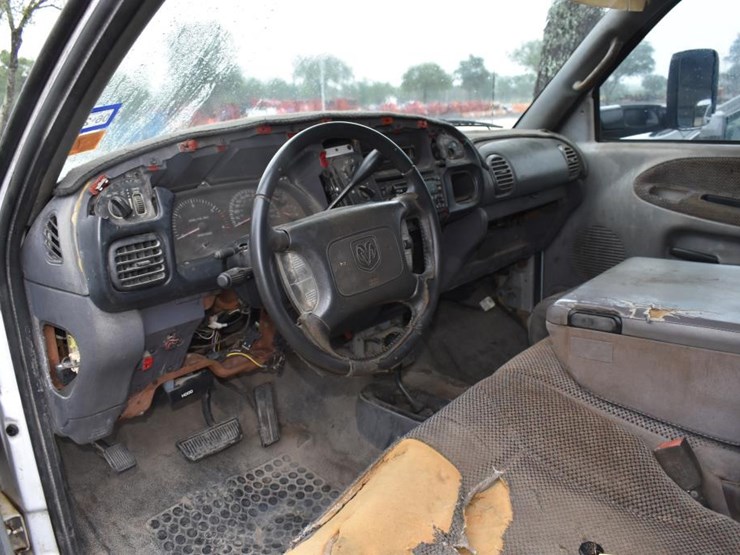 2000-dodge-2500-image-11