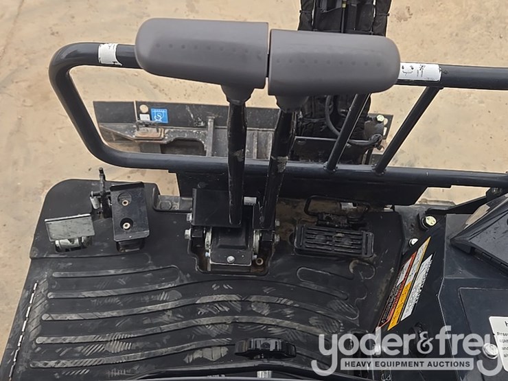 2022-deere-17g-image-50