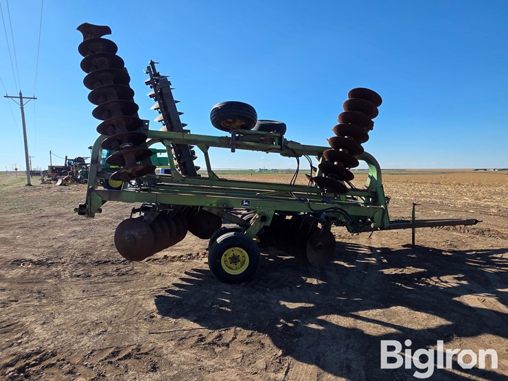 john-deere-335-image-4