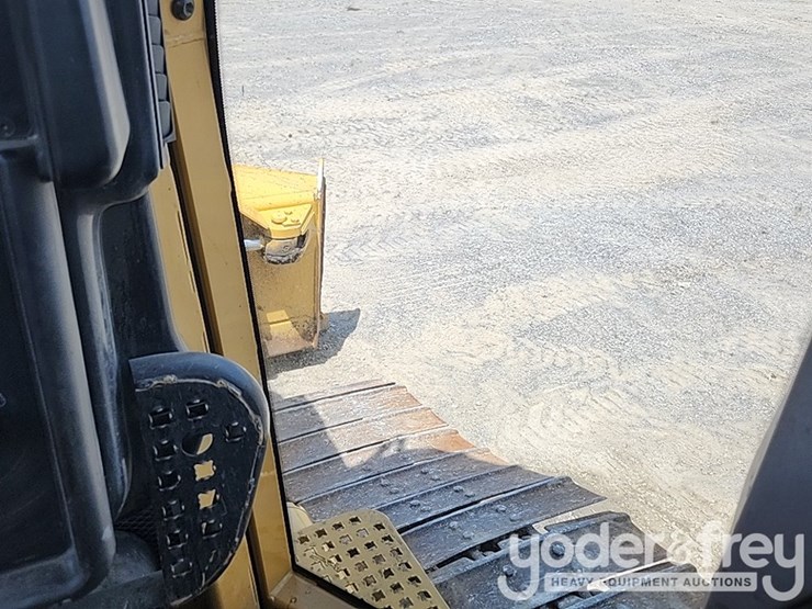 2006-caterpillar-d5n-xl-image-38