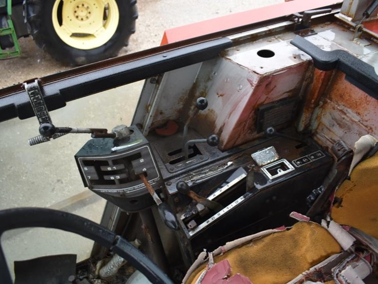 massey-ferguson-2705-image-13