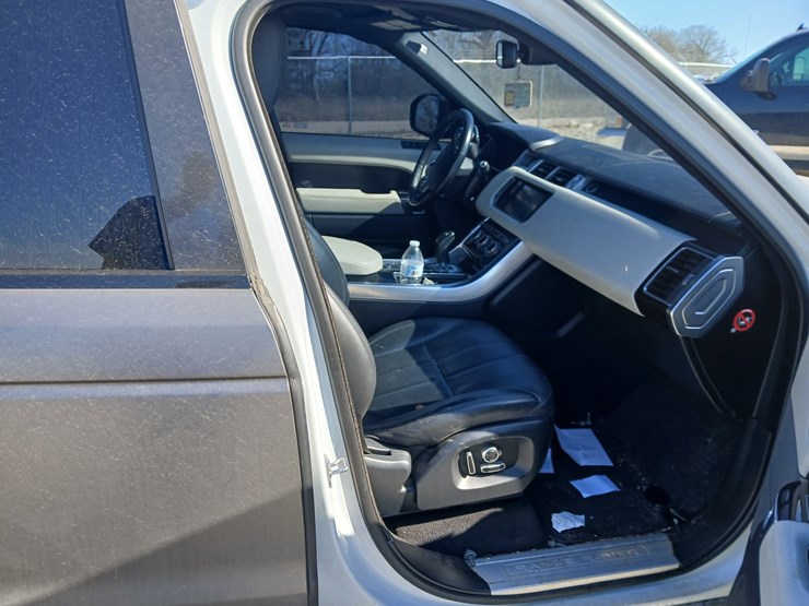 2016-land-rover-range-rover-image-32