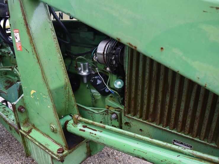 john-deere-2440-image-4