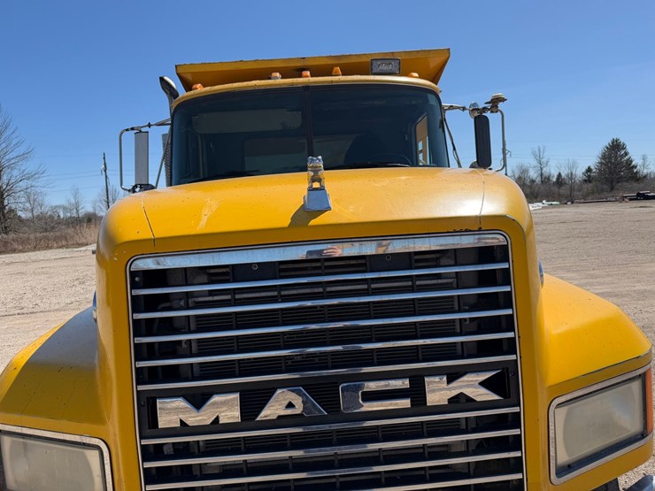 1995-mack-cl713-image-32
