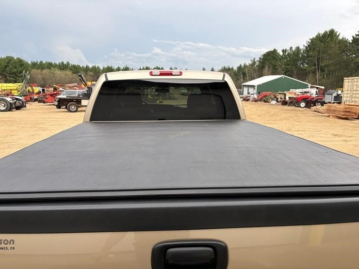 2004-gmc-sierra-2500-image-13