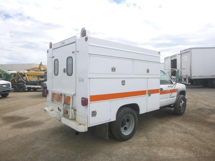 2002-chevrolet-3500-image-3