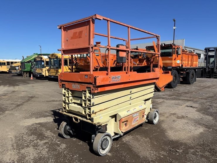 2015-jlg-2646es-image-1