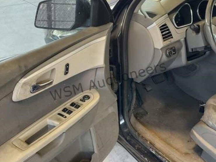 2012-chevrolet-traverse-ls-image-24