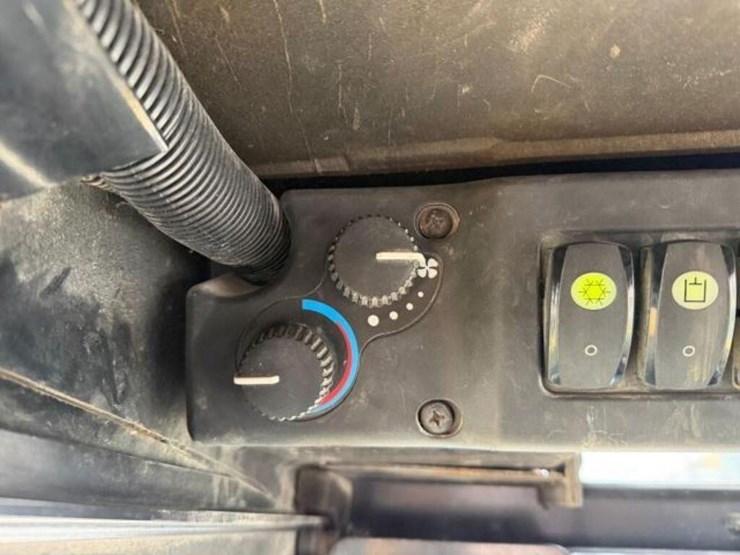 2007-john-deere-328-image-10