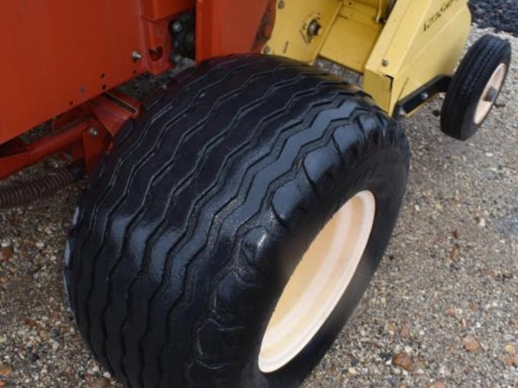 new-holland-br7090-image-12