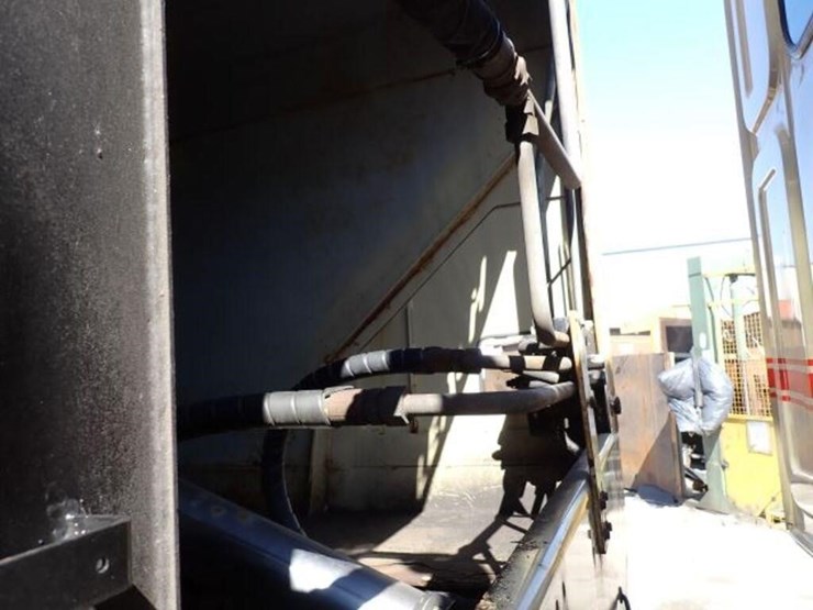 2017-western-star-4700sb-image-90