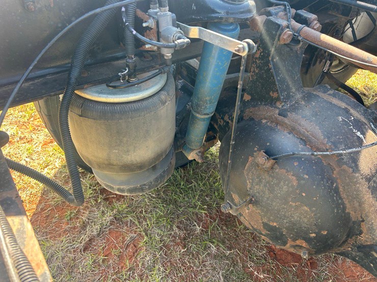 2012-peterbilt-386-image-7