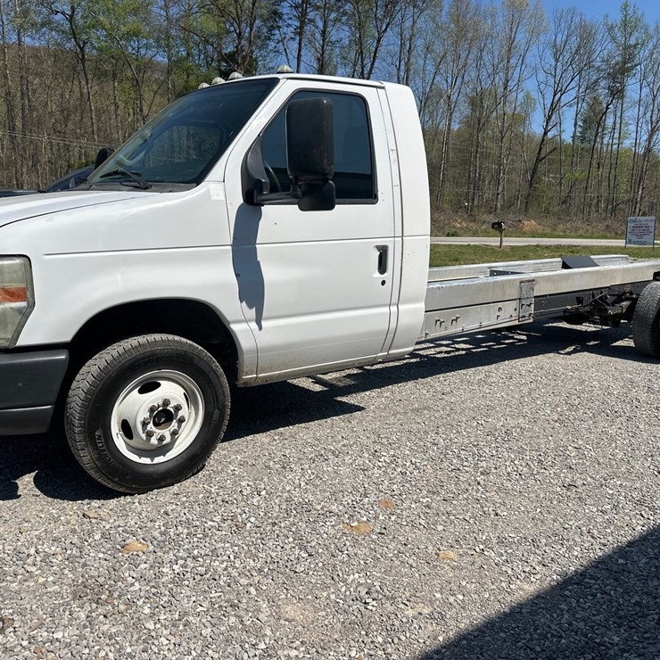 2011 FORD E450