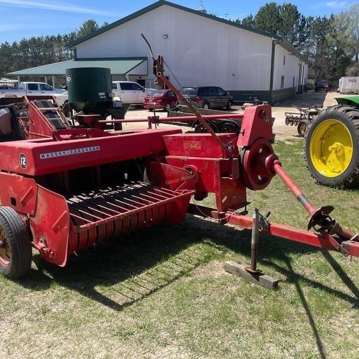 MASSEY-FERGUSON 12